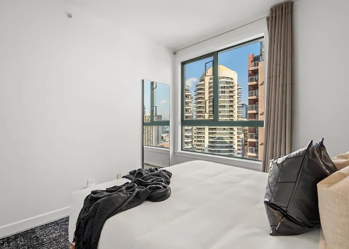 The Loki I Patio & Bbq I Sleeps 5 I Downtown I Tv