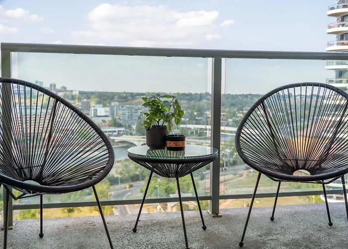 The Loki I Patio & Bbq I Sleeps 5 I Downtown I Tv